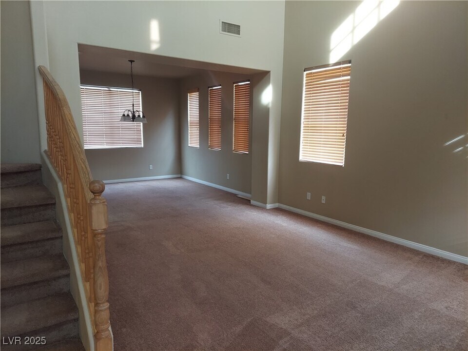 101 Glendive St in Henderson, NV - Building Photo