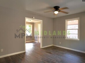 120 Larchwood Dr in Columbia, SC - Building Photo - Building Photo