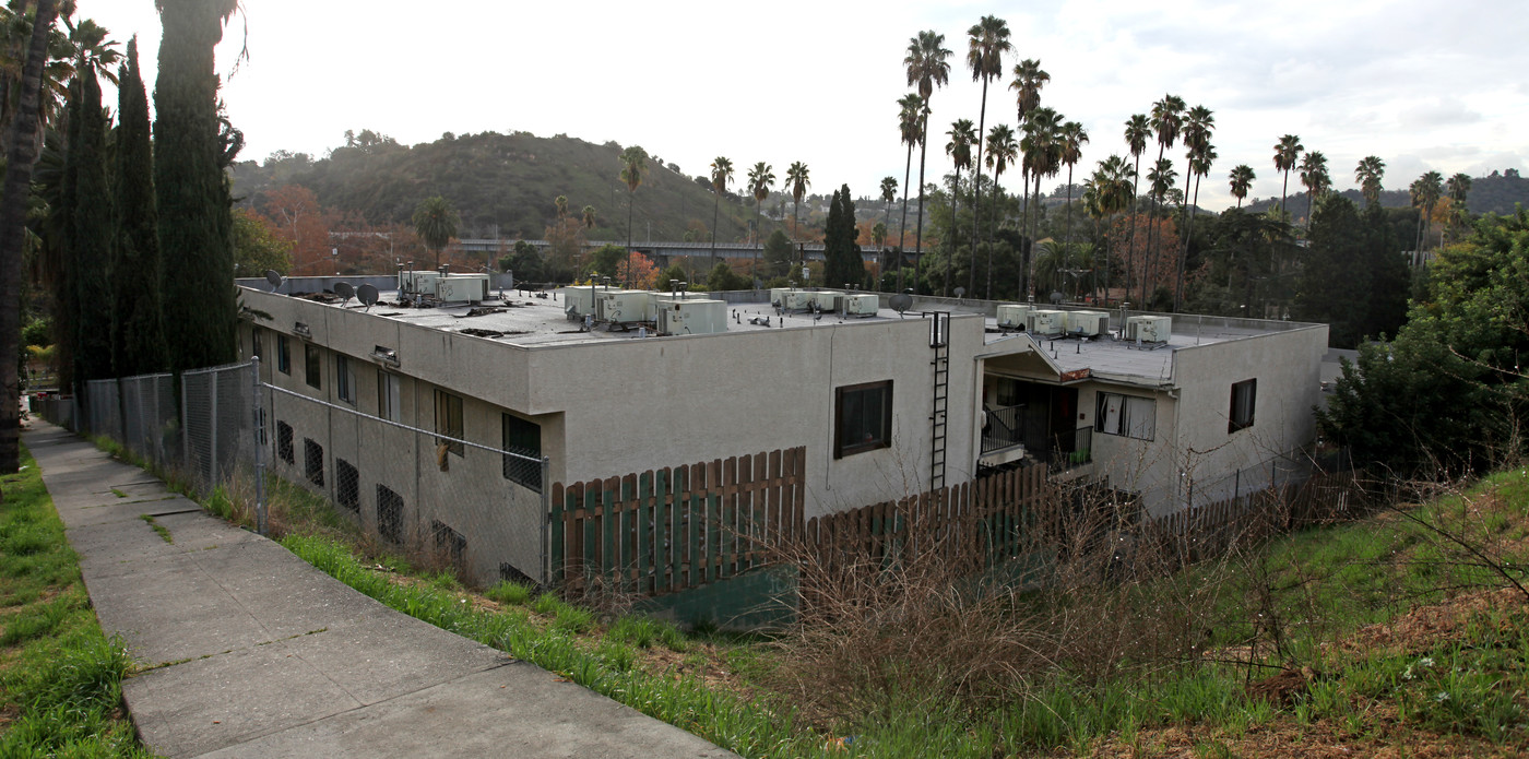 6208 Arroyo Glen St in Los Angeles, CA - Foto de edificio