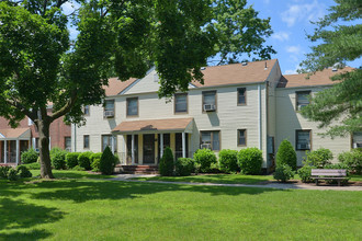 Brookchester Apartments in New Milford, NJ - Building Photo - Building Photo