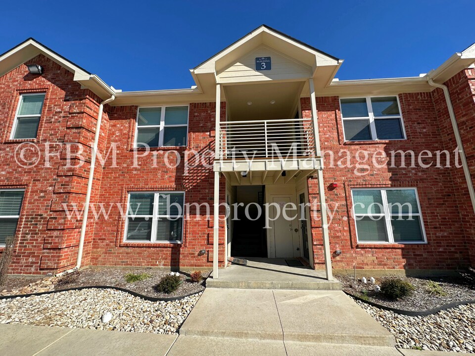 1203 N Clay St in Ennis, TX - Building Photo