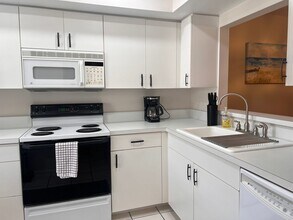 748 Avenida Estancias in Venice, FL - Building Photo - Building Photo
