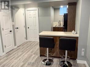 117 Cinrickbar Dr in Toronto, ON - Building Photo - Building Photo