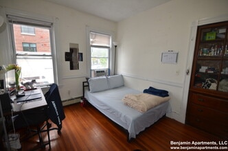 77 Walnut St, Unit 1 in Brookline, MA - Building Photo - Building Photo