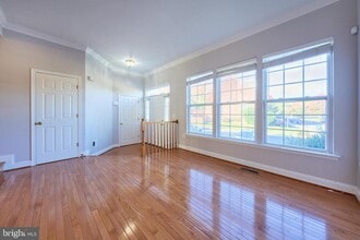 685 Springhouse Square SE in Leesburg, VA - Building Photo - Building Photo