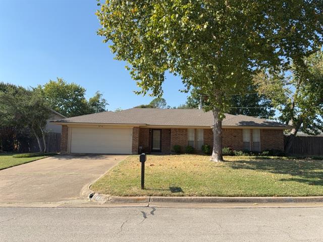 5604 Ember Dr in Arlington, TX - Building Photo