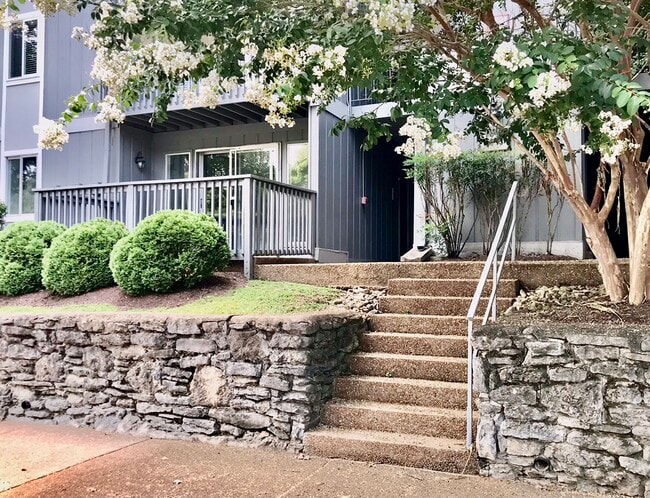 21 Vaughns Gap Rd in Nashville, TN - Foto de edificio - Building Photo