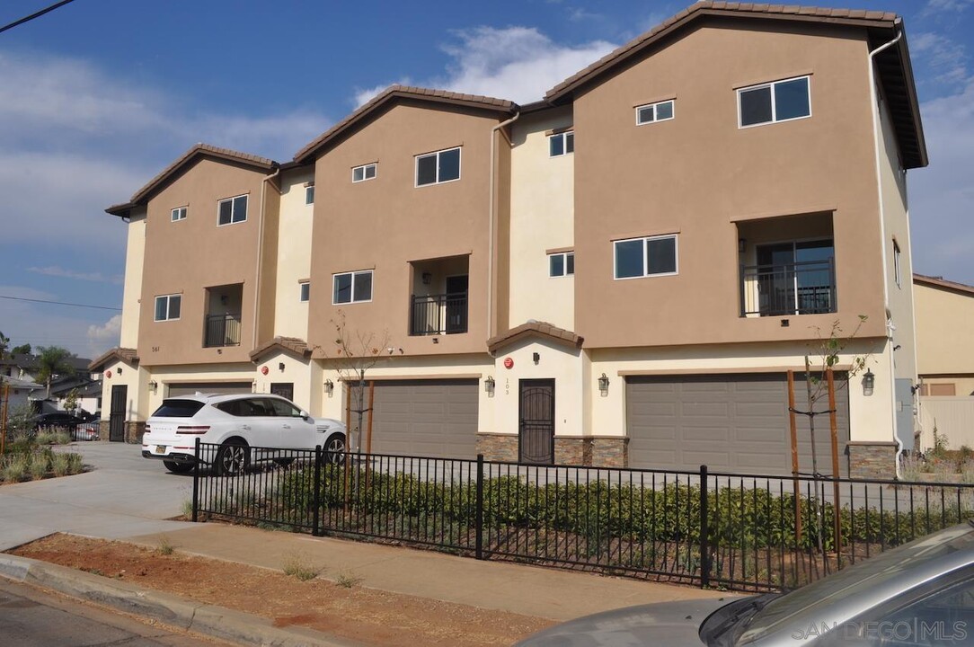 561 N 3rd St-Unit -102 in El Cajon, CA - Building Photo