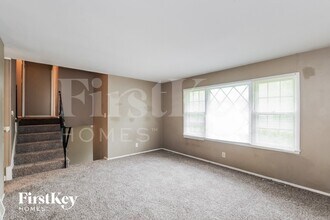 7908 E 92nd St in Kansas City, MO - Foto de edificio - Building Photo