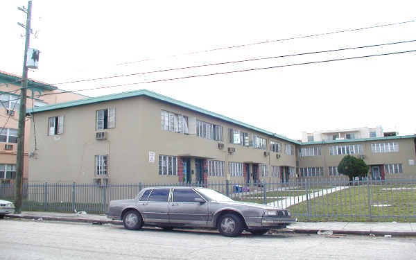 888 SW 6th St in Miami, FL - Foto de edificio - Building Photo