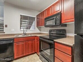 1880 E Morten Ave, Unit 114 in Phoenix, AZ - Building Photo - Building Photo