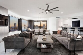 1040 E Osborn Rd in Phoenix, AZ - Building Photo - Building Photo