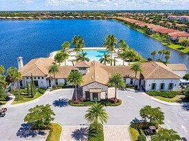 109 Moscata Wy in Nokomis, FL - Building Photo