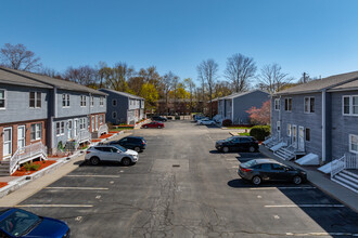 Cherry Blossom Condominiums in Attleboro, MA - Foto de edificio - Building Photo