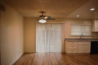 494 Edwin Dr in Vacaville, CA - Building Photo - Building Photo