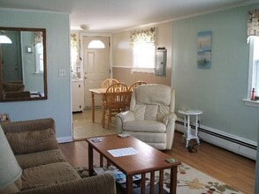 10 John St in Narragansett, RI - Building Photo - Building Photo