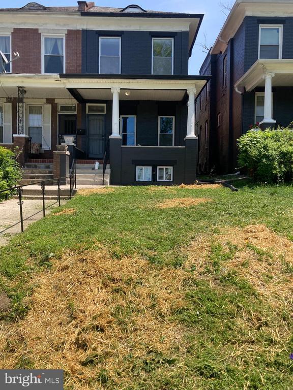 property at 1633 N Hilton St