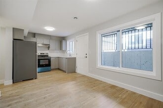 16583-1625A 25a Ave in Surrey, BC - Building Photo - Building Photo