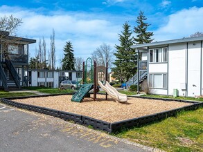 Capri Apartments in Mountlake Terrace, WA - Building Photo - Building Photo