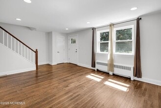 119 Manor Dr in Red Bank, NJ - Building Photo - Building Photo