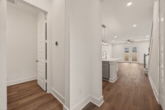 1502 Hussion St in Houston, TX - Building Photo - Building Photo