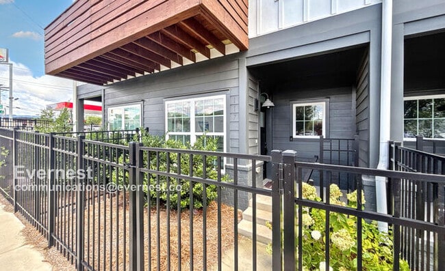 property at 117 E 20th St