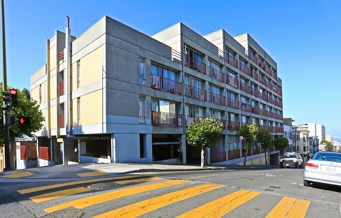 990 Pacific Ave in San Francisco, CA - Building Photo