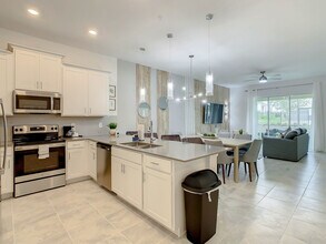 8861 Cabot Cliffs Dr in Kissimmee, FL - Foto de edificio - Building Photo