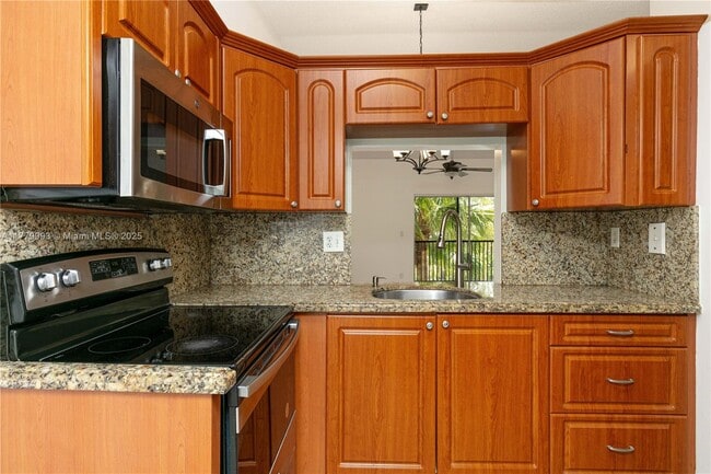 717 Gardens Dr in Pompano Beach, FL - Building Photo - Building Photo