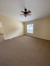 167 Badger Hill Ln in Petaluma, CA - Foto de edificio - Building Photo