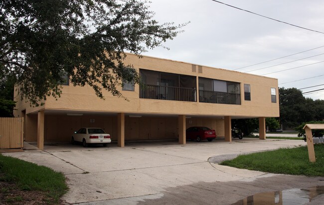 198 Fernwood Ave in Clearwater, FL - Foto de edificio - Building Photo