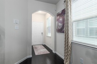 8327 Hawthorn Vly Ln in Houston, TX - Building Photo - Building Photo