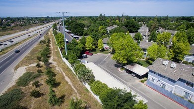 Peach Brook Apartments in Fresno, CA - Foto de edificio - Building Photo