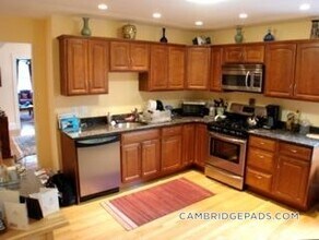 24 Madison Ave, Unit 3 in Cambridge, MA - Building Photo - Building Photo