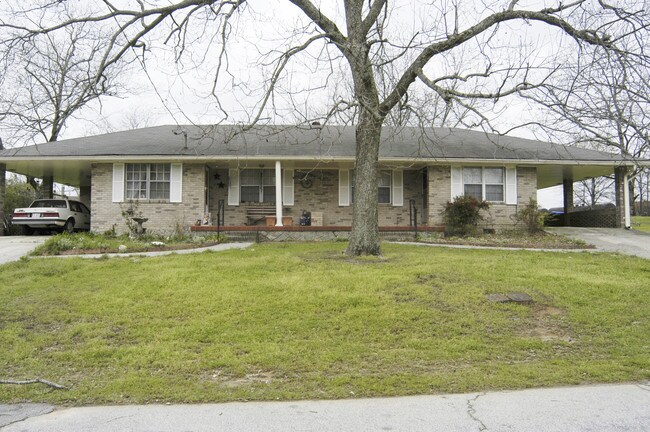 679-713 1st Ave in Conyers, GA - Building Photo - Building Photo
