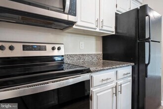 607 Ravens Crest Dr in Plainsboro, NJ - Foto de edificio - Building Photo