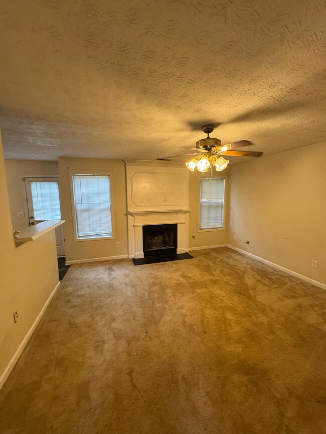 Room in House on Tara Bend in Hampton, GA - Building Photo - Building Photo
