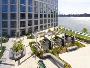 Eagle and West in Brooklyn, NY - Foto de edificio - Building Photo