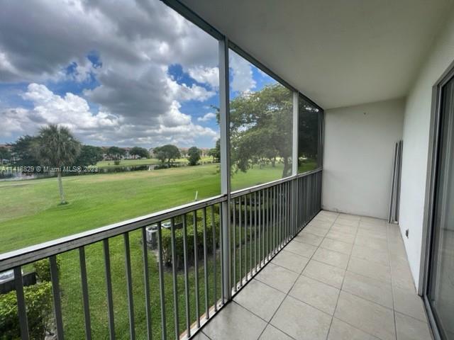7160 NW 179th St in Hialeah, FL - Building Photo