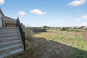 2420-2424 Four Waters Lp in Andice, TX - Foto de edificio - Building Photo