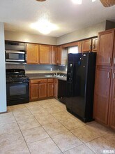 4811 Candlelight Dr in Davenport, IA - Building Photo - Building Photo