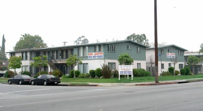Woodman Gardens in Van Nuys, CA - Building Photo - Building Photo