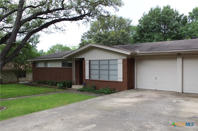 property at 525 Beverly Ln