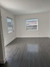 2150 NW 24th St in Miami, FL - Building Photo - Building Photo