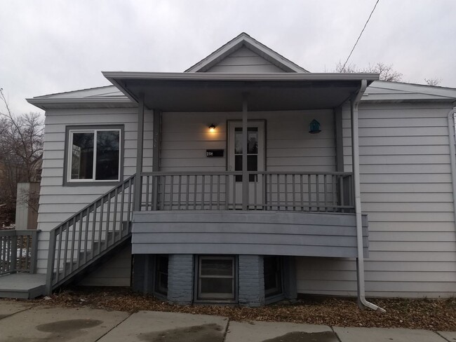 property at 208 N Davis St