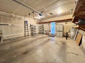 3075 NW Flame Tree Ln in Albany, OR - Building Photo - Building Photo