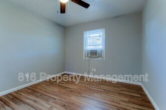 6102 E 153 Terrace in Grandview, MO - Building Photo - Building Photo