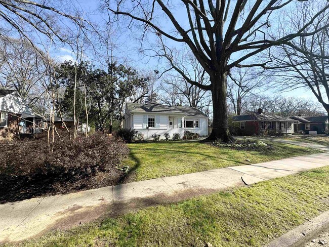 242 Eastland Dr in Memphis, TN - Building Photo - Building Photo