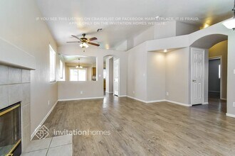 8904 Chenin Ave in Las Vegas, NV - Building Photo - Building Photo