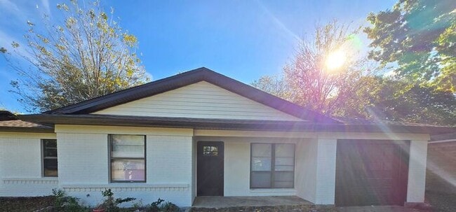 property at 1706 W Hunt St